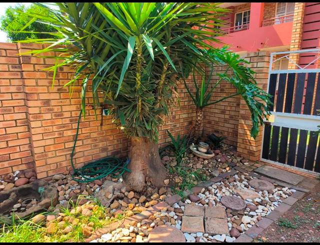 3 BEDROOM PROPERTY TO RENT IN DIE HOEWES